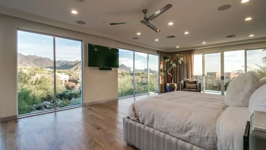 5 Bedrooms Studio