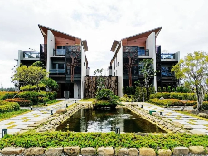 Standard Quadruple room with garden view
