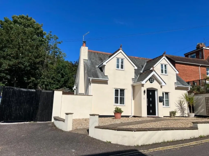 3 Bedrooms Cottage