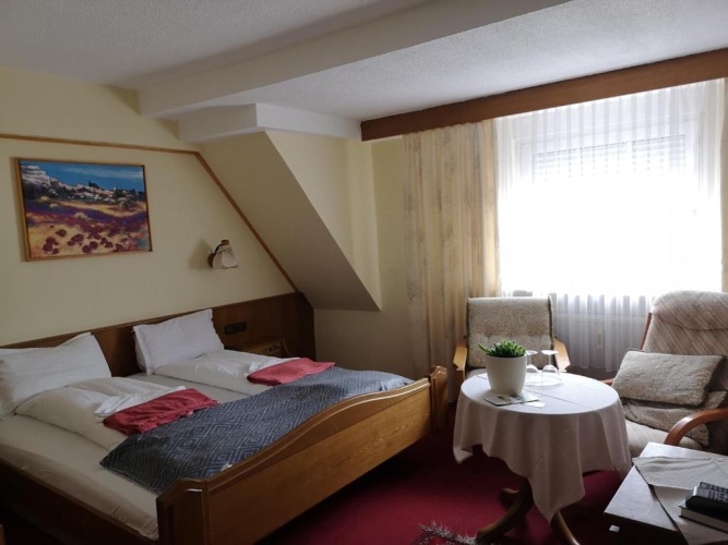 Standard Triple room