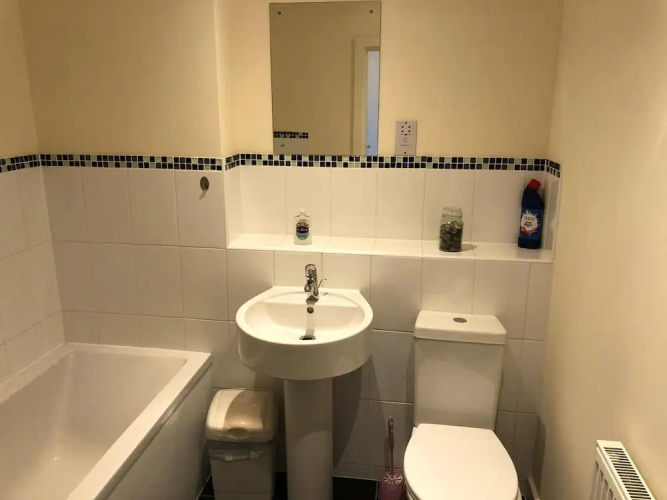 Remarkable 2-bed Apartment in Reading