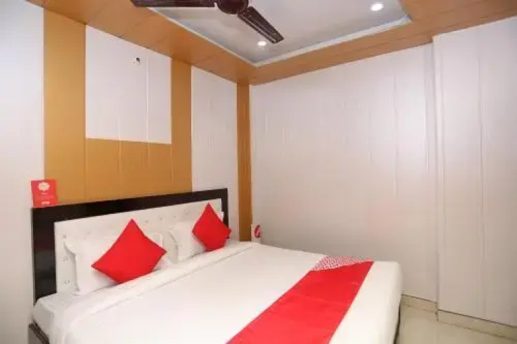 Om Mukunda By WB Inn