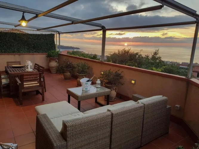 4 Bedrooms Apartment with city view