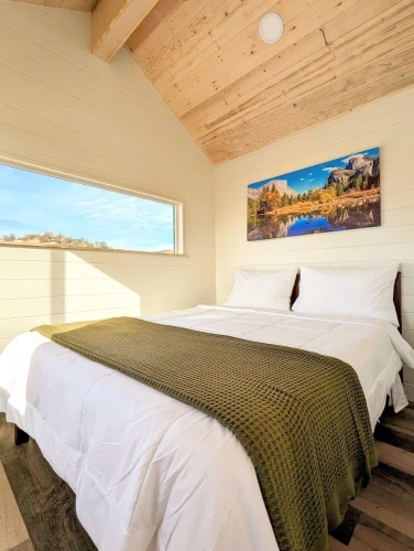 1 Bedroom Standard room with land view