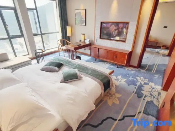 Executive Double Suite with lake view