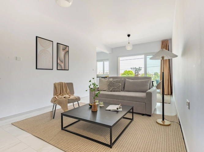 Sanders Cruise - Spacious 2-bdr Apt With Balcony