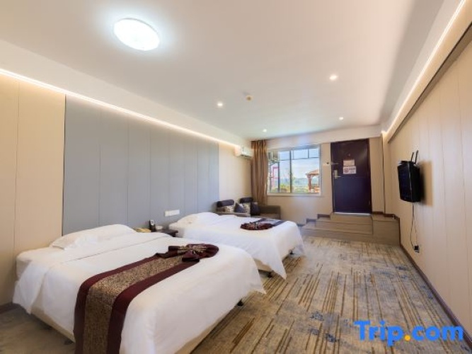 Standard Twin room with courtyard view