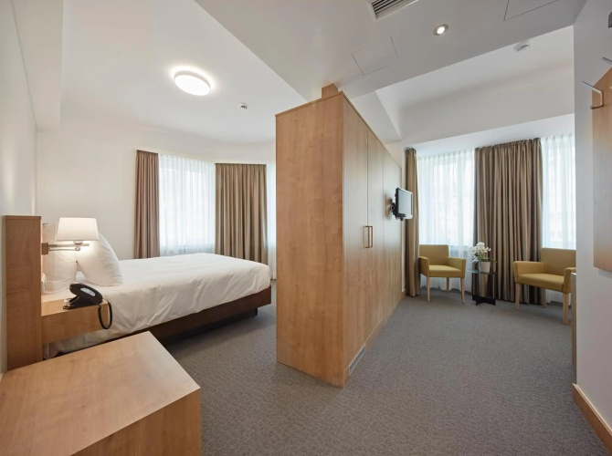 City Hotel