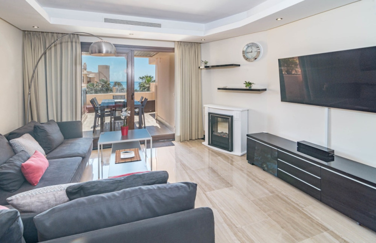 Bp7c.2a Beachfront Penthouse With Private Pool