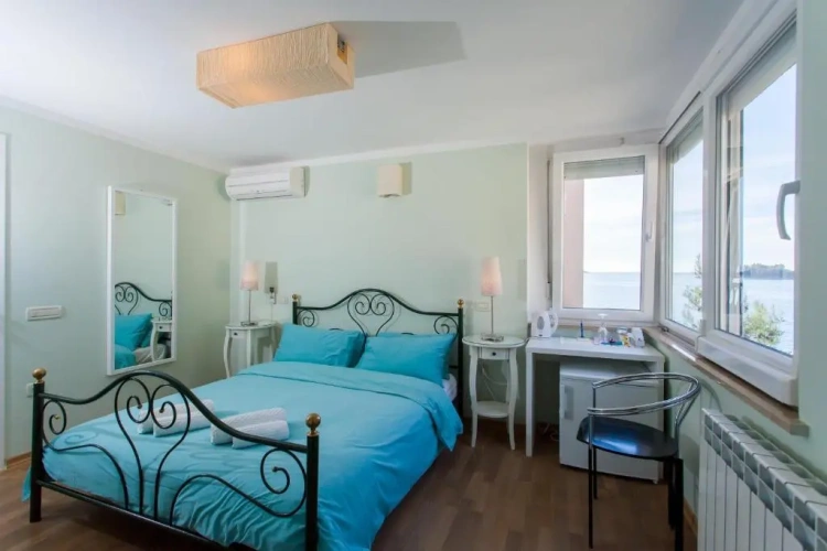 Standard Double room with partial sea view
