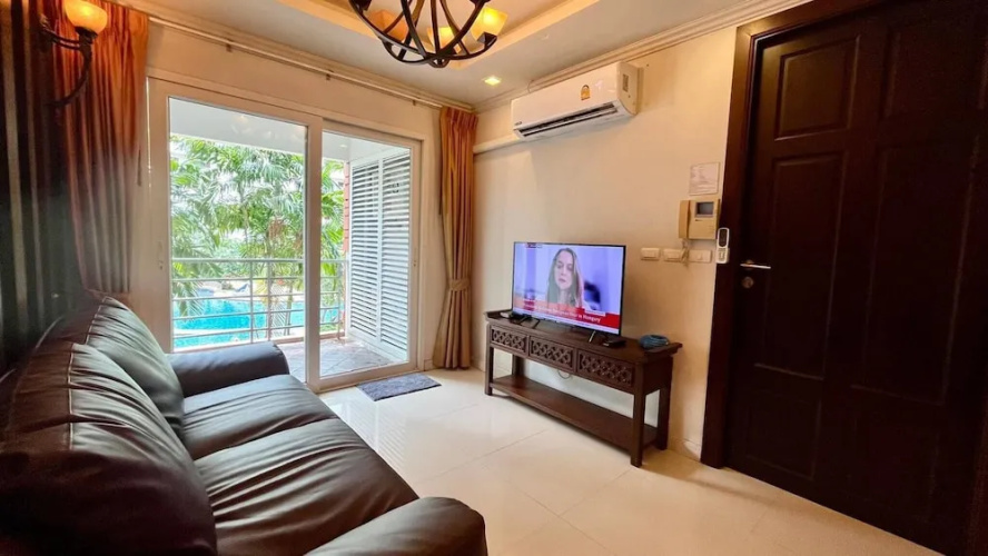 6-26 - 1 Bdr Condo With Balcony and Shared Pool