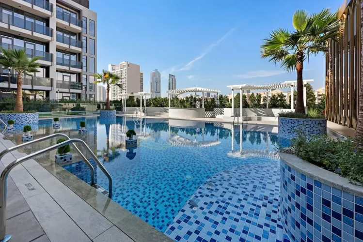 Silkhaus Large Modern Studio JVC With Gym Pool
