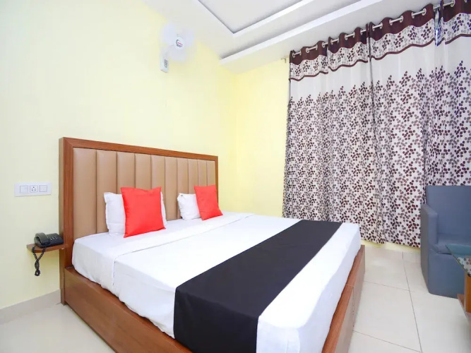 Capital O 38623 Pathankot Club