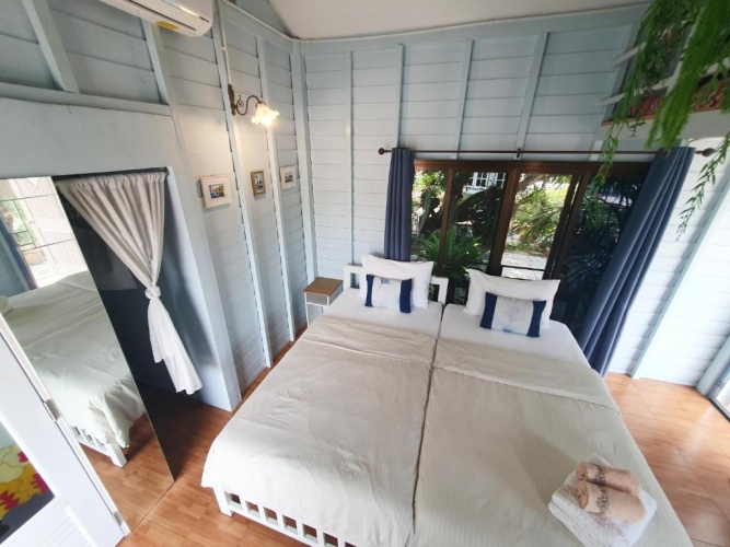 Standard Twin room with balcony