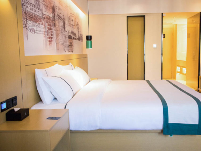 Standard room with city view