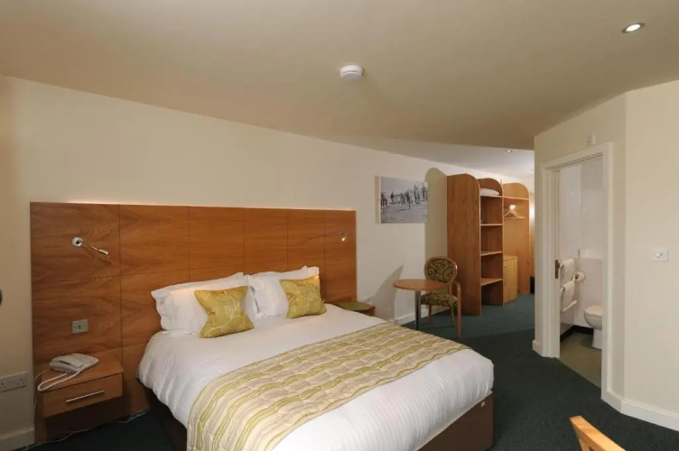 Croyde Bay Hotel or Self Catering