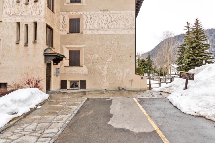 3 Bedrooms Apartment
