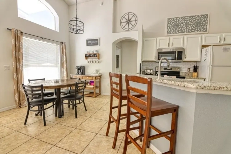 4 Bedrooms Cottage