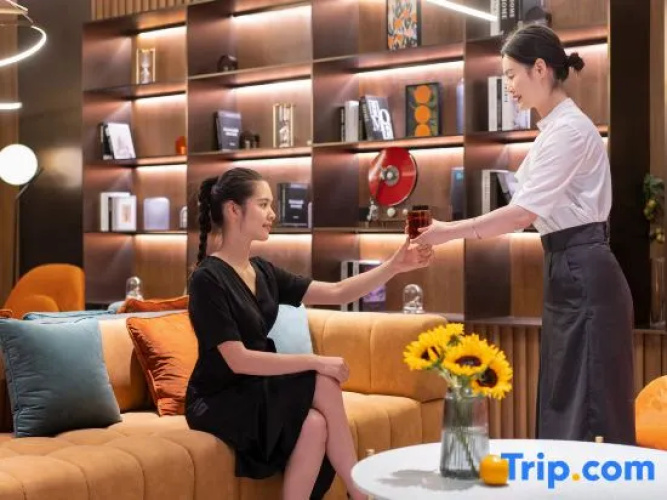Orange Hotel (Beijing Changping Metro Station Science and Technology Park)