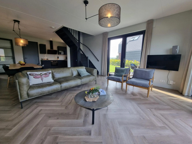Luxurious Detached Water Villa With Jetty