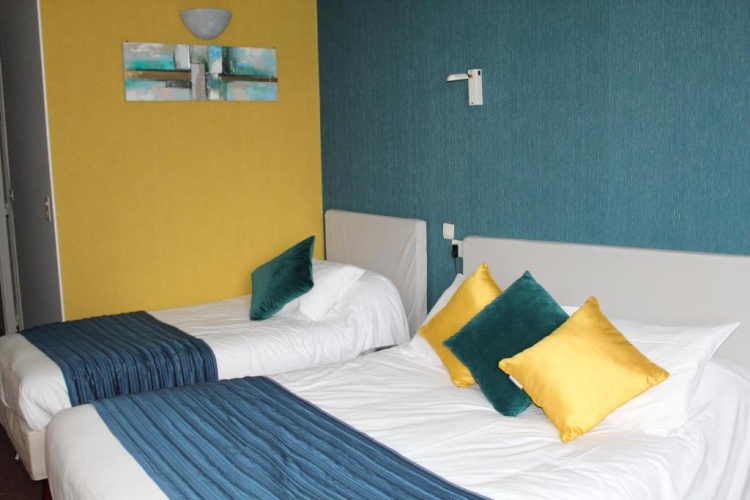 Standard Triple room