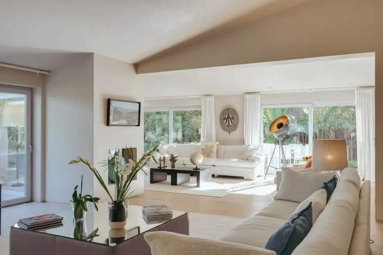 Light Villa by Cadenzalux