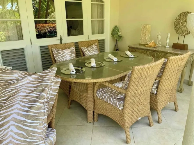 2 Bedrooms Apartment with garden view