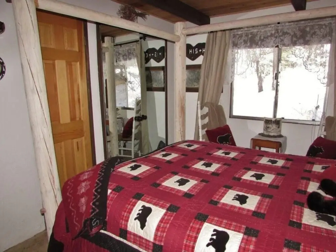 063 JB's Pinecone Lodge Home