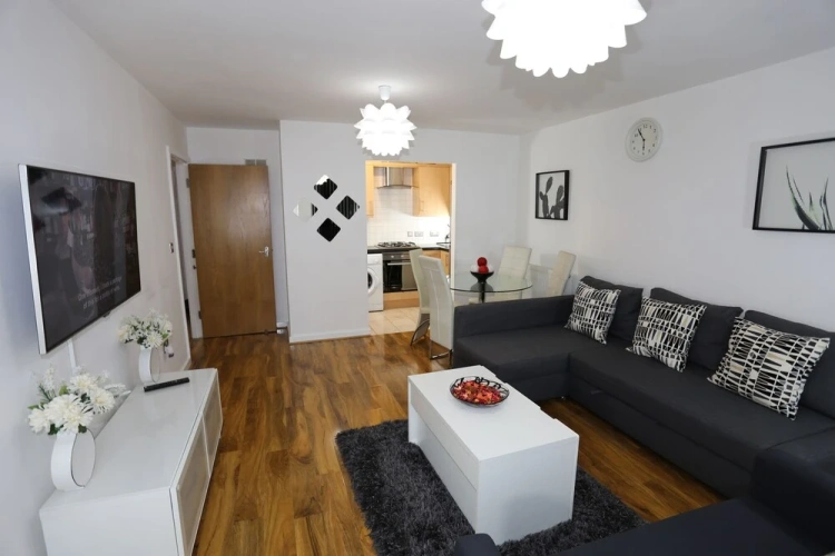 2 Bedrooms Apartment