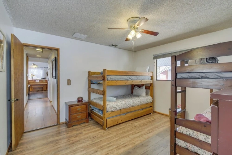 4 Bedrooms Cottage