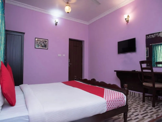 OYO 14119 Hotel Manwar