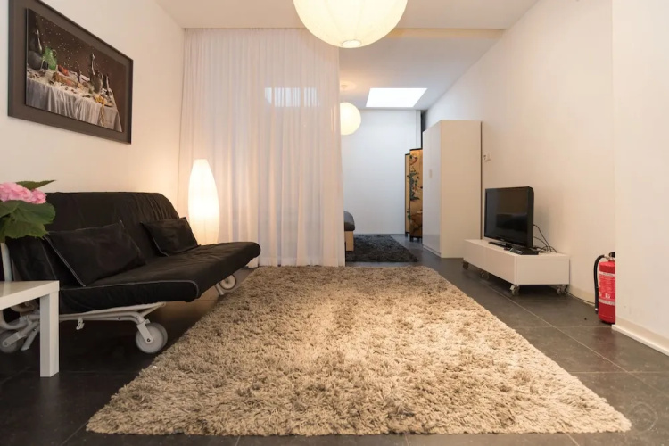 White Room Apartment