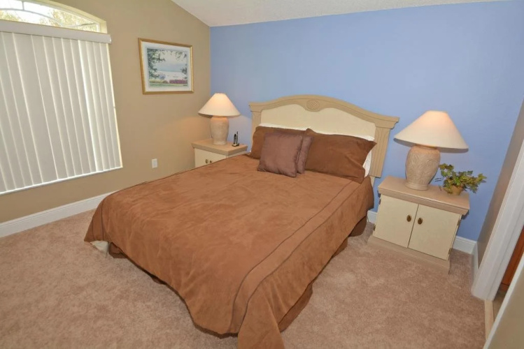 Hampton Lakes Villas - Holly Corner
