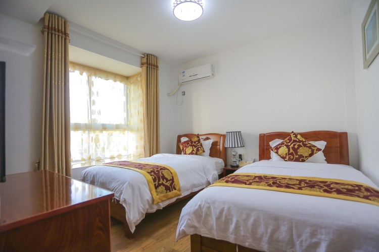 Standard Twin room with garden view