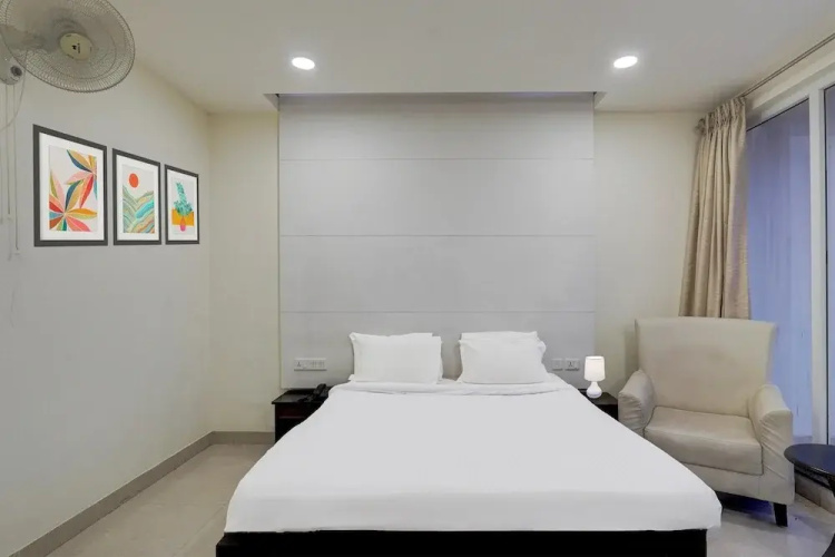 Poolside Retreat Near Sathyabama Chennai