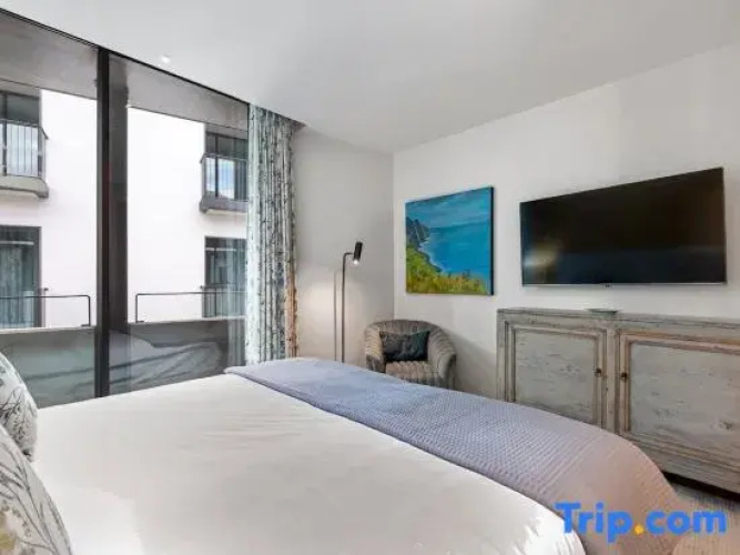 Rooftop Jacuzzi Penthouse at Savoy Insular