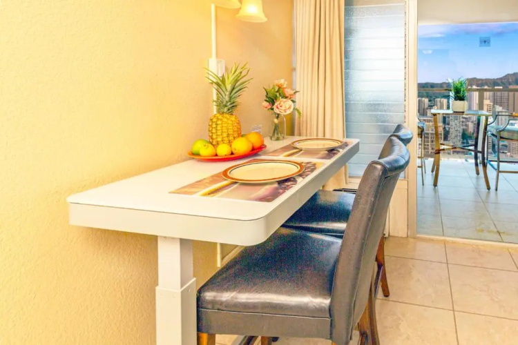41st Floor Studio with Ocean and Diamond Head Views