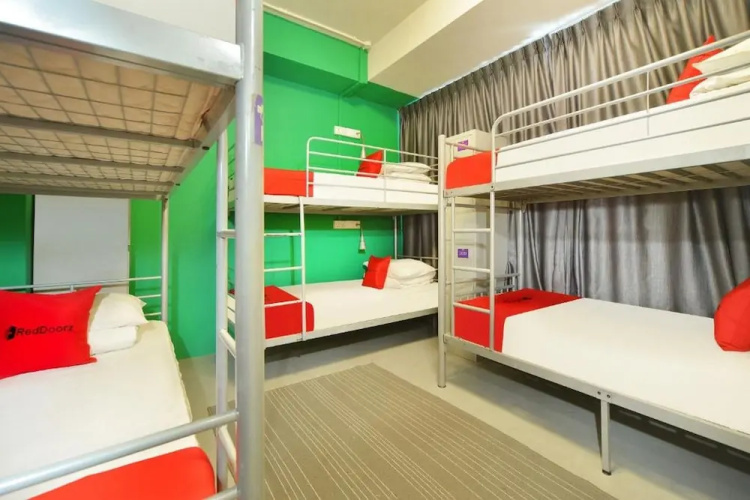 Reddoorz Hostel @ Beach Road
