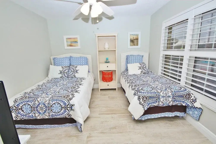 Colony Beach Club 241