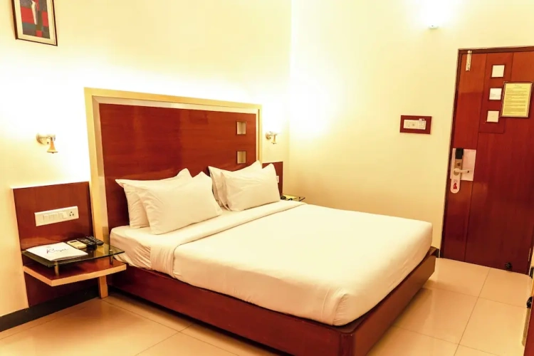 Standard Double room with city view