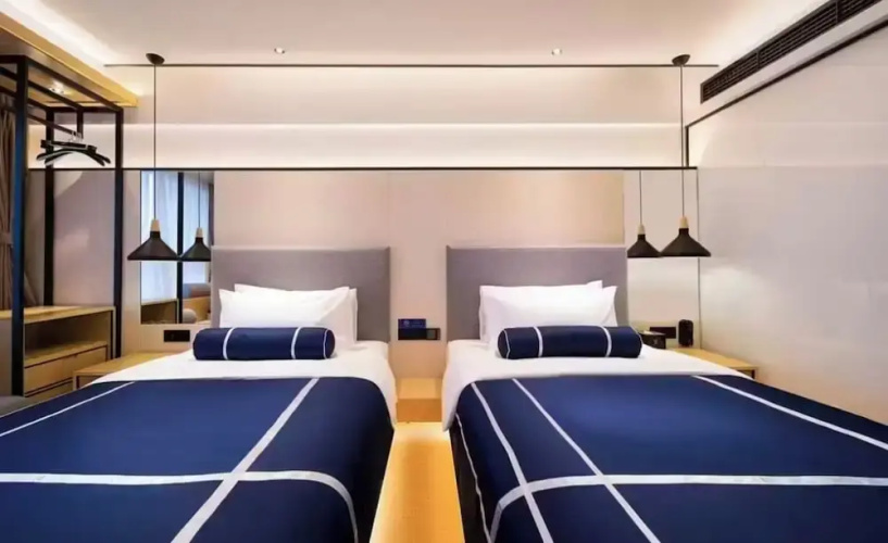Z Holiday Hotel
