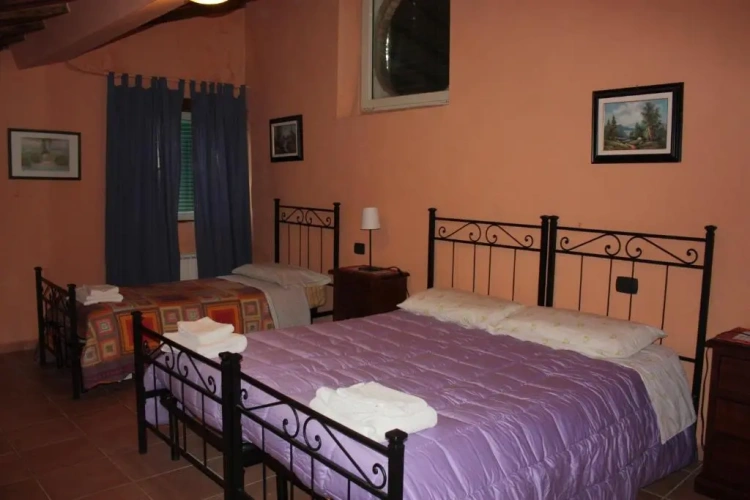 Standard Triple room