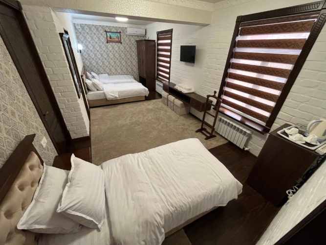 Standard Triple room with view