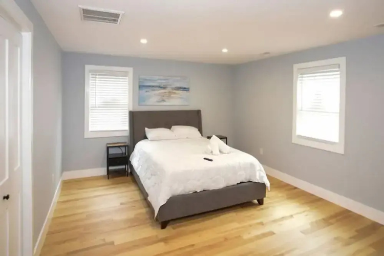 Lake Access 4 Bed 3 Bath HOT TUB