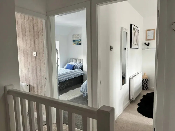 Staysolihull, Large Spacious Corner House,