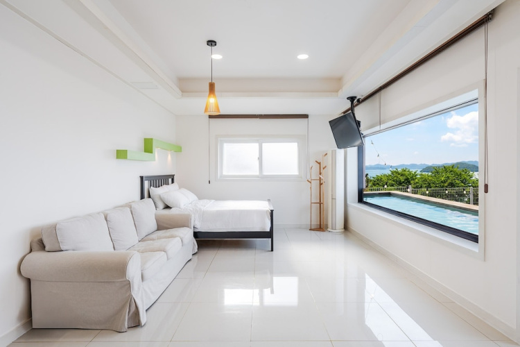 Geoje Gonggan Pool Villa