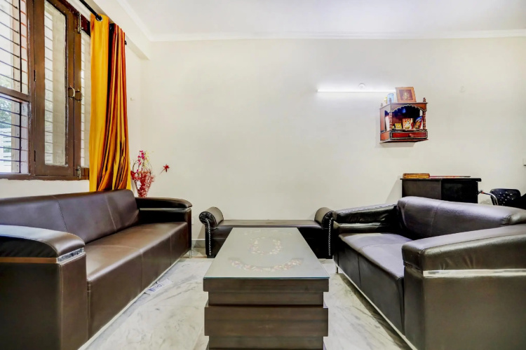 OYO Flagship 75488 Royal Grand Inn