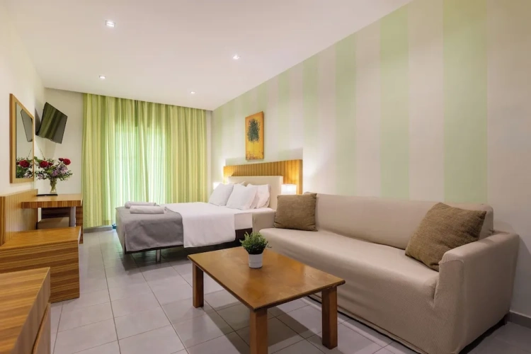 Junior Suite with balcony and with garden view