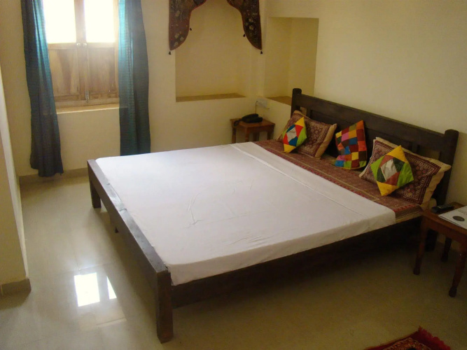 Arya Haveli Hotel