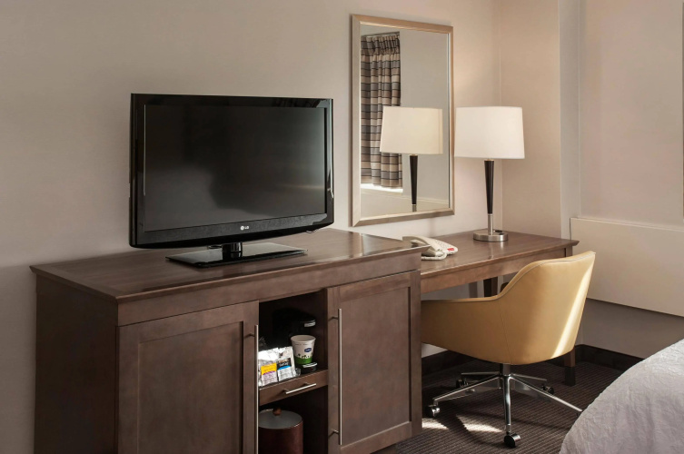 Hampton Inn & Suites Milwaukee Downtown